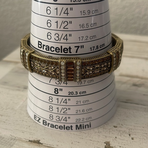 Beautiful Heidi Daus Brown And White Crystal Hinged Bangle Bracelet. - Picture 4 of 5